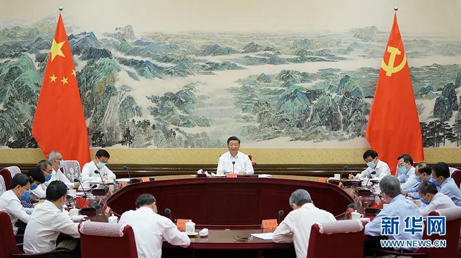 習(xí)近平在經(jīng)濟社會領(lǐng)域?qū)<易剷系闹v話(圖2) 23-200RG35A1455.jpg